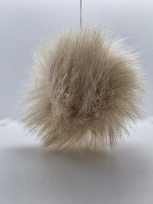 Open image in slideshow, Mokuba Faux Fur Pom Pom 45mm
